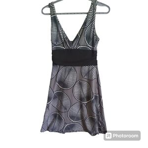 Patagonia Margot Sleeveless Dress‎ Black/Grey Leaf Print Size Small